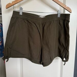 Madewell Women's Olive Green Casual Shorts With Side Ties, Size M